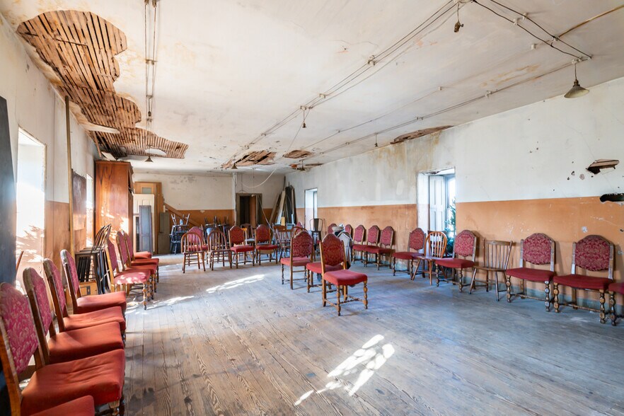 More Photos Of 101 N Market St, Schaefferstown General Retail For Sale