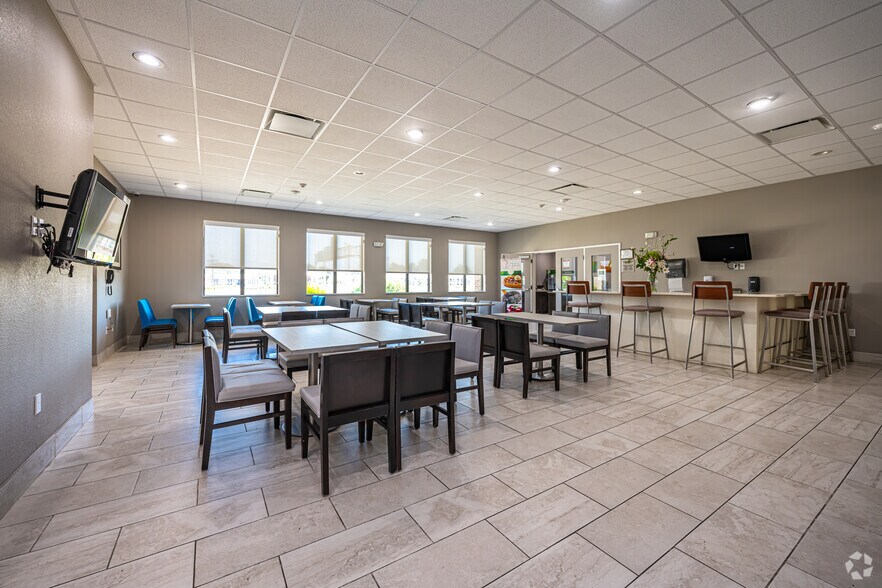 More Photos Of 9970 Airline Hwy, Baton Rouge Hotel For Sale