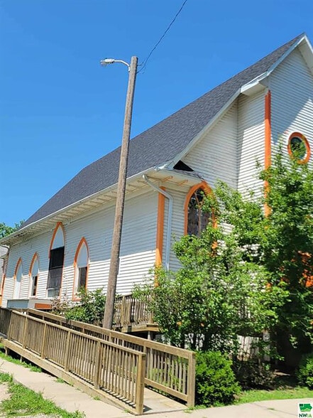 More Photos Of 423 George St, Sioux City Specialty For Sale