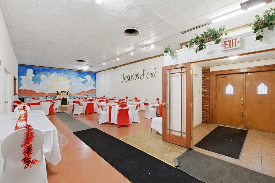 More Photos Of 1505 W 63rd St, Chicago General Retail For Lease