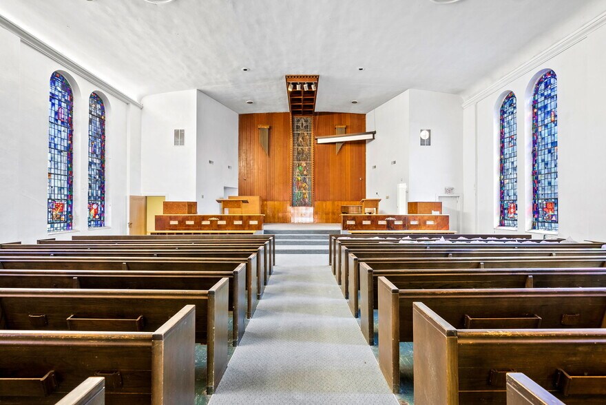 More Photos Of 1701 W Woodlawn Ave, San Antonio Religious Facility For Sale