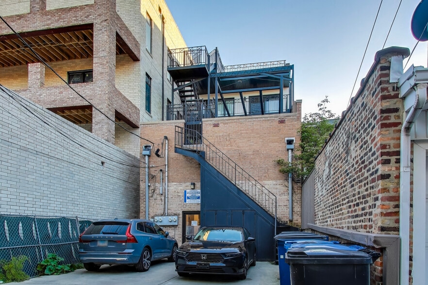 More Photos Of 1950 N Sedgwick St, Chicago Storefront Retail Residential For Sale