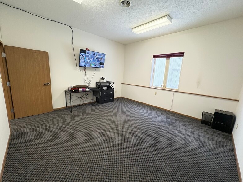 More Photos Of 493 Bev Rd, Youngstown Warehouse For Sale