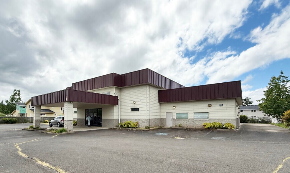 Primary Photo Of 220 S 42nd St, Springfield Specialty For Sale