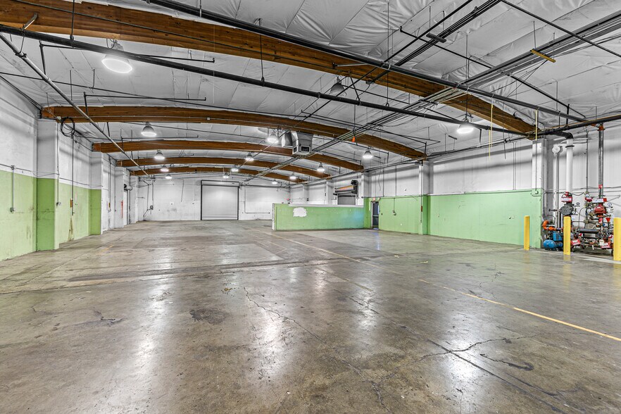 More Photos Of 1990 NW Washington Blvd, Grants Pass Warehouse For Sale