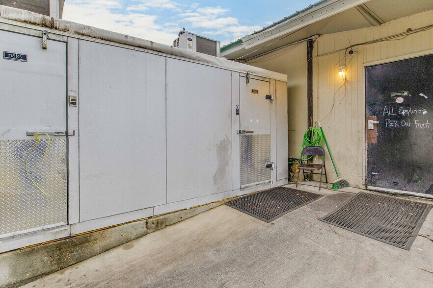 More Photos Of 131 New Warrington Rd, Pensacola Restaurant For Sale