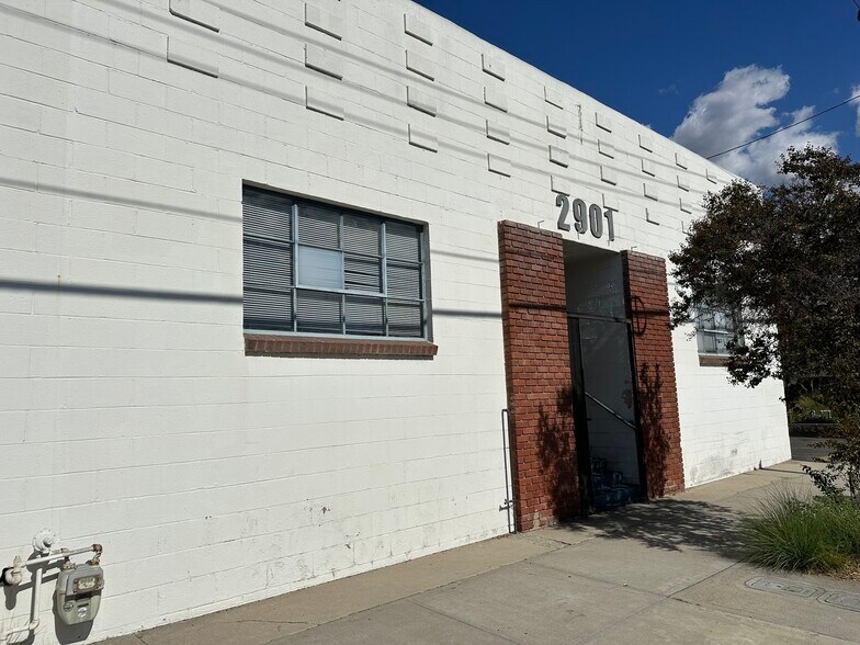 More Photos Of 2901-2905 Winona Ave, Burbank Manufacturing For Lease