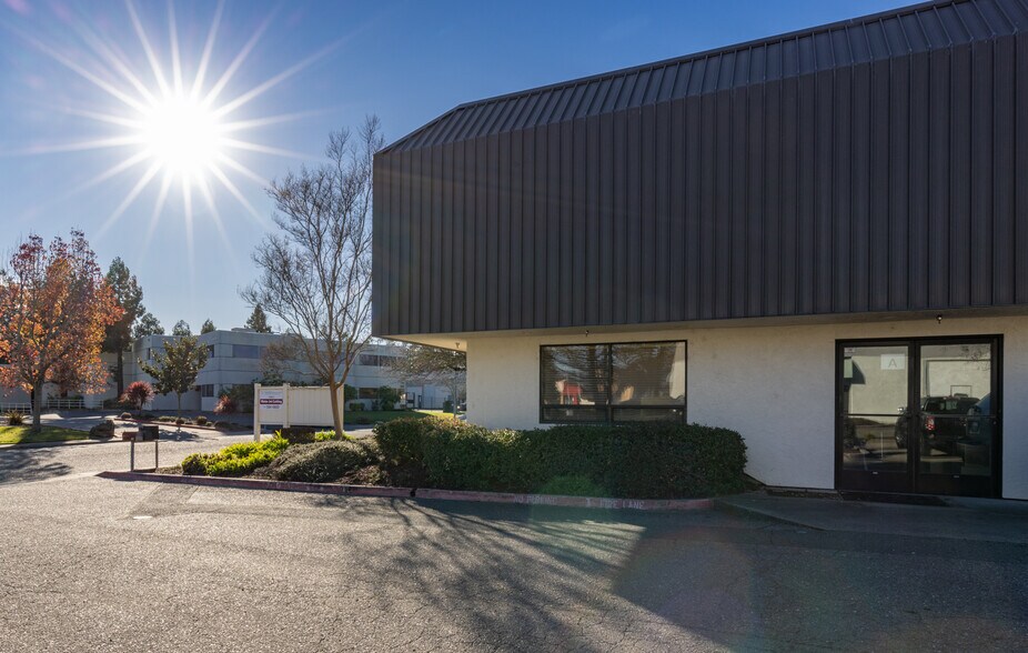 More Photos Of 522 Martin Ave, Rohnert Park Distribution For Lease