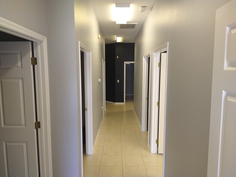 More Photos Of 17703 Hunting Bow Cir, Lutz Office For Lease