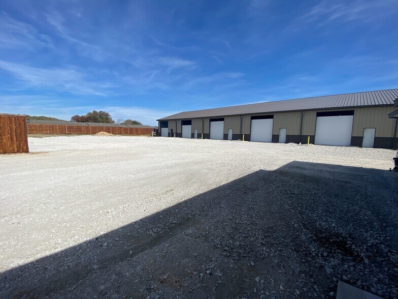 More Photos Of 615 FM 371, Gainesville Showroom For Sale