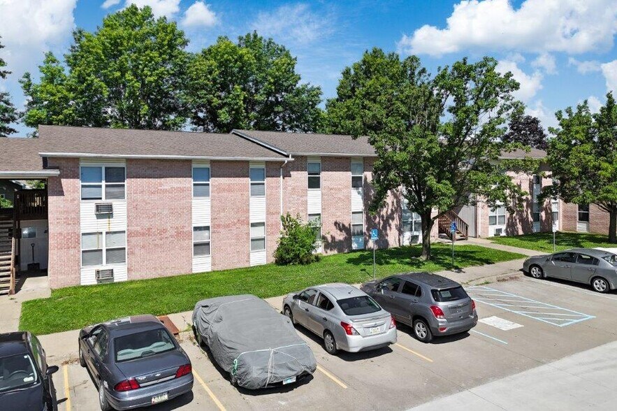 More Photos Of 611 W Van Weiss Blvd, West Burlington Apartments For Sale