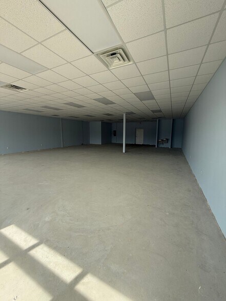 More Photos Of 1523 Veterans Pky, Columbus Unknown For Lease