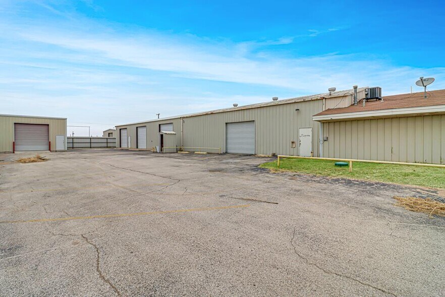 More Photos Of 3911 Brazos Ave, Odessa Warehouse For Sale