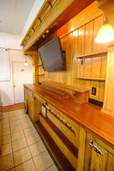 More Photos Of 8-10 E Hoosac St, Adams Restaurant For Lease