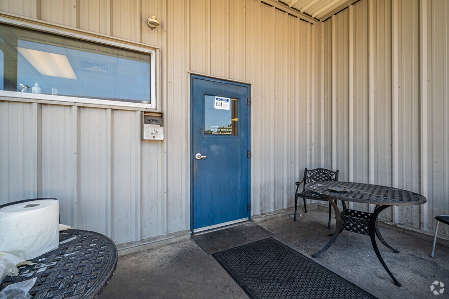 More Photos Of 9450 W Wingfoot Rd, Houston Manufacturing For Lease