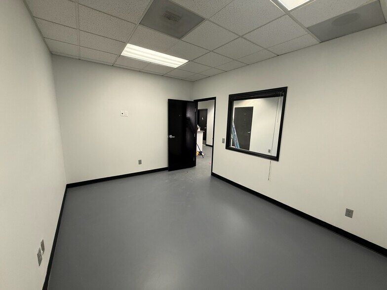 More Photos Of 4214 E La Palma Ave, Anaheim Flex For Lease