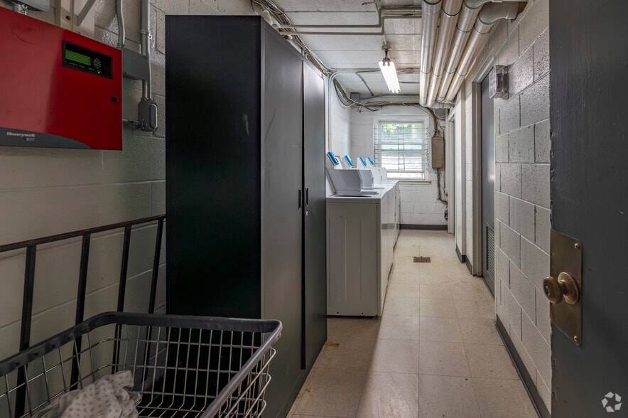 More Photos Of 191 Oak St, Bridgeport Apartments For Sale