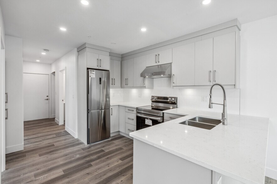 More Photos Of 1635 Marine Dr, North Vancouver Multifamily For Sale
