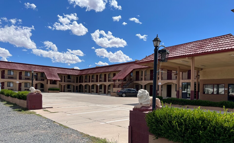 More Photos Of 2418 Navajo Blvd, Holbrook Hotel For Sale