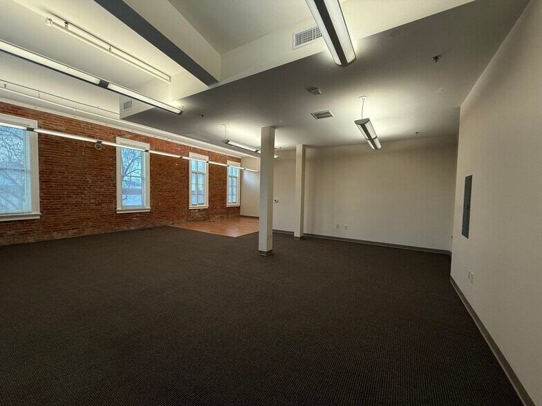 More Photos Of 601-605 Main St, Woodland Office For Lease