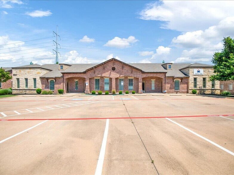 More Photos Of 4821 Merlot Ave, Grapevine Office For Lease