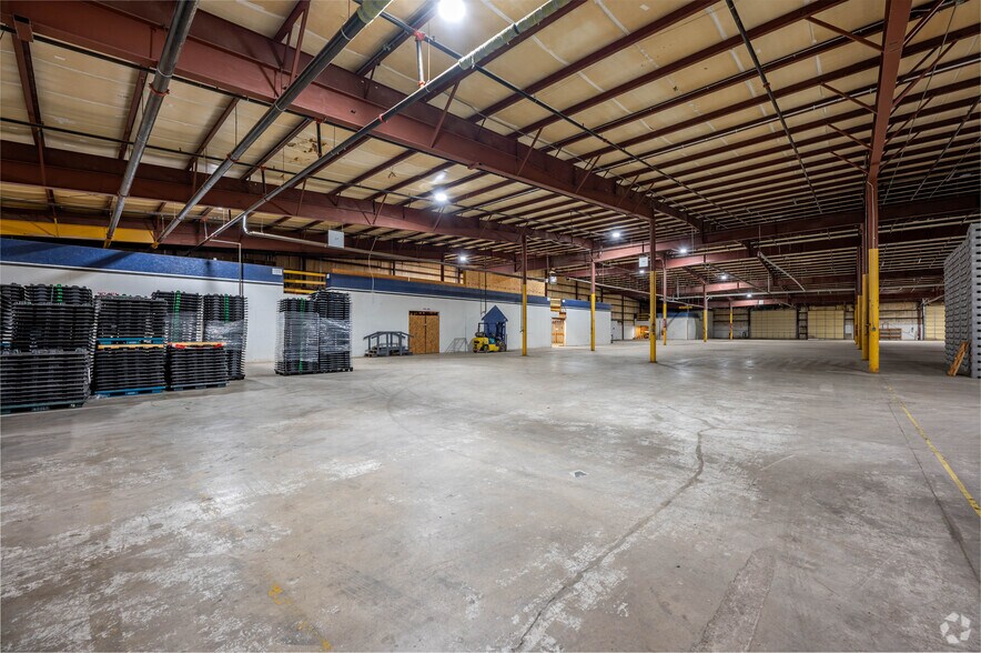 More Photos Of 325 12th St SE, Linton Manufacturing For Lease