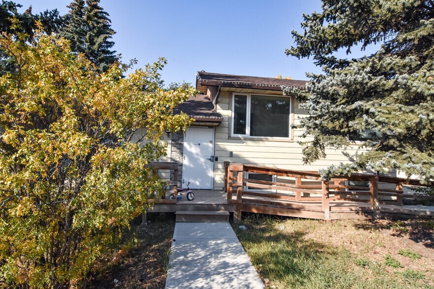 More Photos Of 309 Main St N, Airdrie Office For Sale