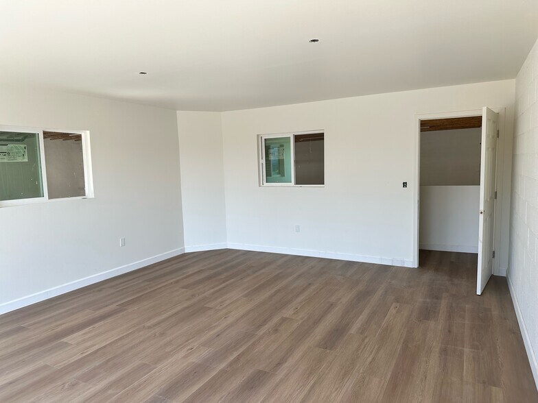 More Photos Of 7626 Balboa Blvd, Van Nuys Warehouse For Lease