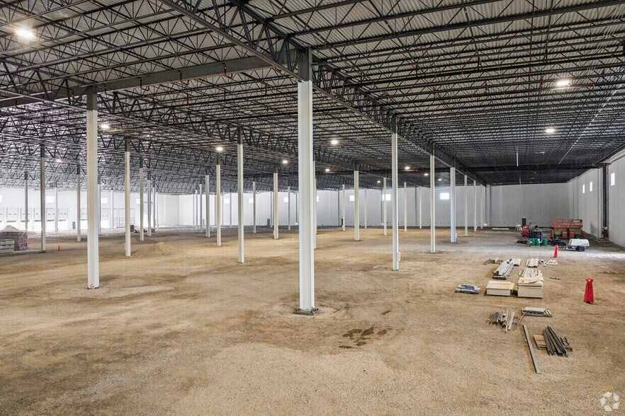 More Photos Of 10000 S Ridgeview Dr, Oak Creek Manufacturing For Lease