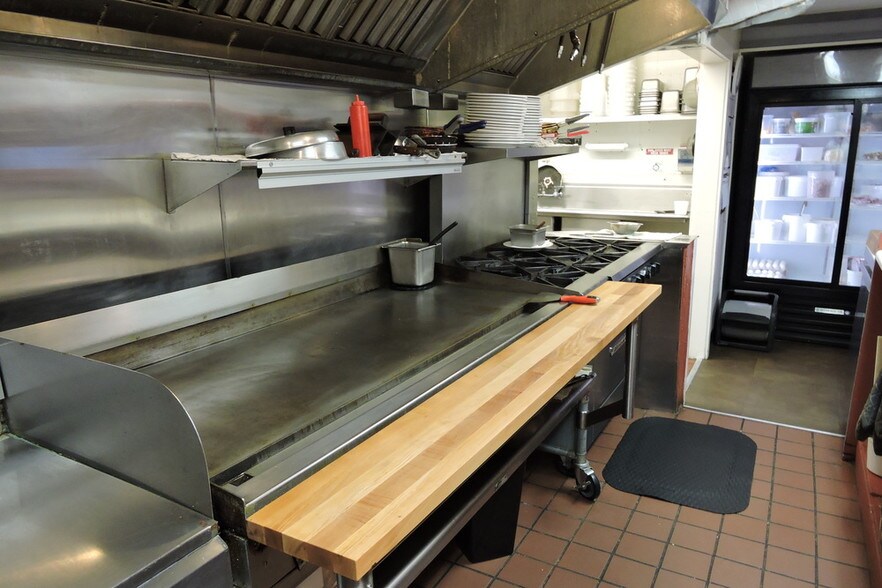 More Photos Of 7991 Route 31, Bridgeport Restaurant For Sale