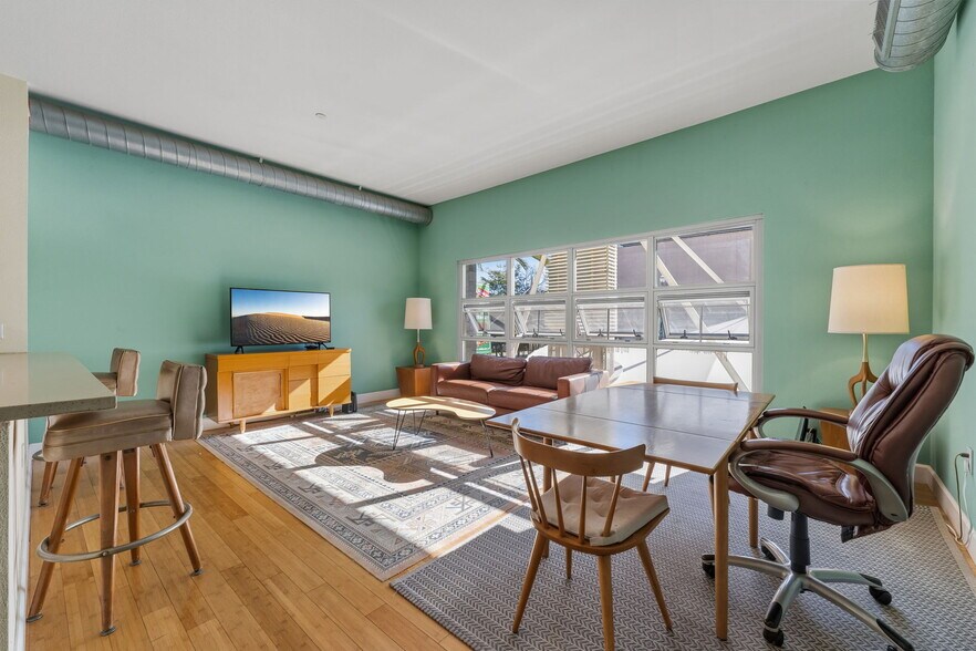 More Photos Of 133 The Promenade N, Long Beach Multifamily For Sale