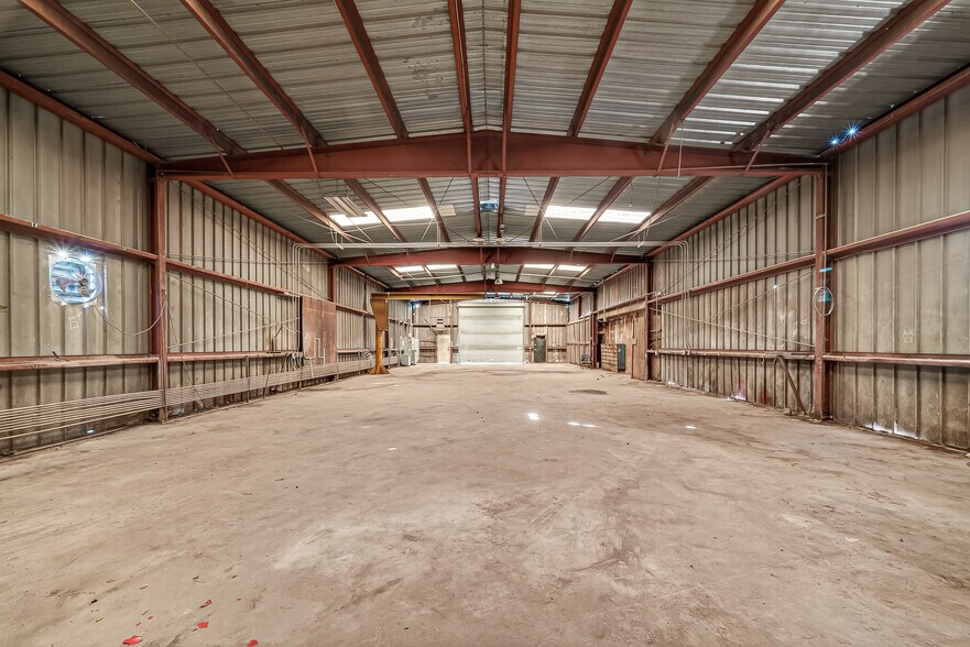 More Photos Of 901 Marcella St, Houston Warehouse For Lease