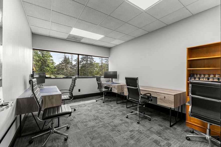 More Photos Of 15360 S Commerce Dr, Dearborn Office For Sale