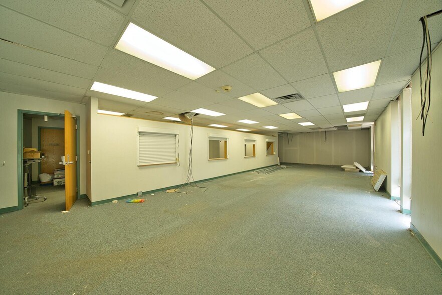 More Photos Of 3620 Biddle Ave, Wyandotte Medical For Sale