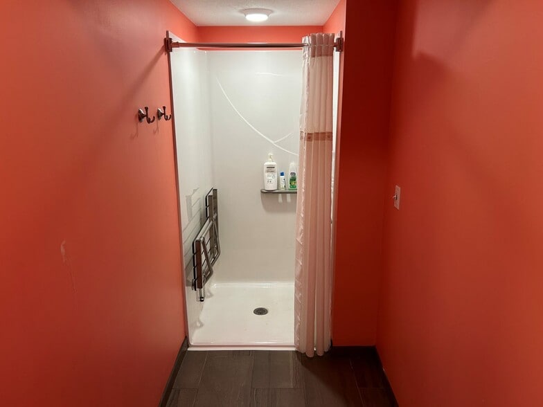 More Photos Of 4975 E Traverse Hwy, Traverse City Specialty For Lease