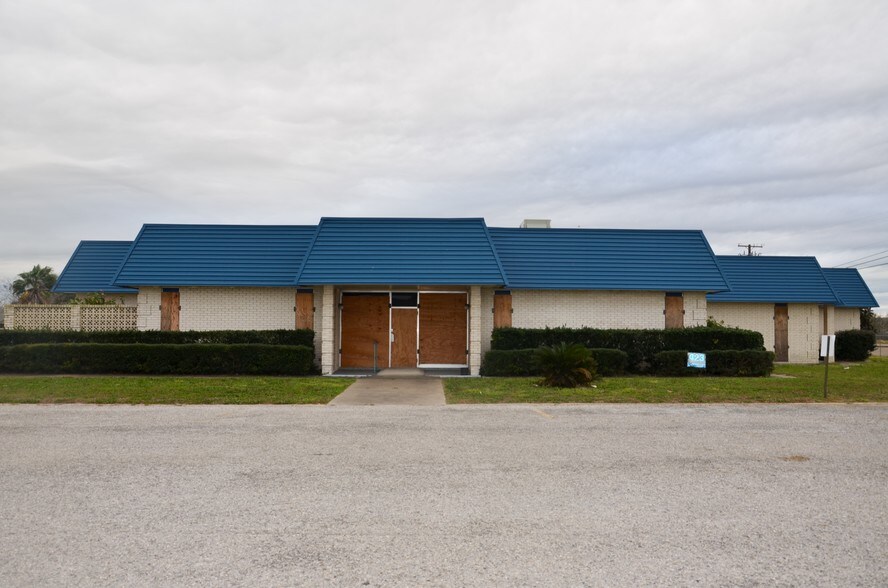 More Photos Of 423 W Cleveland Blvd, Aransas Pass Medical For Sale