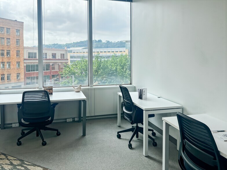 More Photos Of 301 Grant St, Pittsburgh Coworking Space