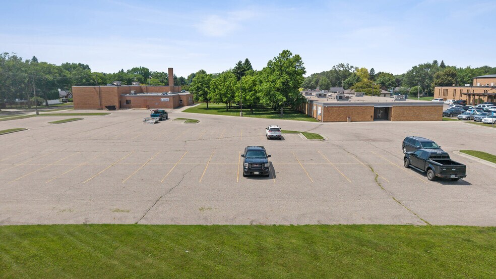 More Photos Of 1110 S 14th St, Moorhead Specialty For Sale