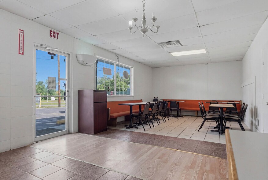 More Photos Of 450 Stephens St, Rochelle Storefront Retail Office For Sale