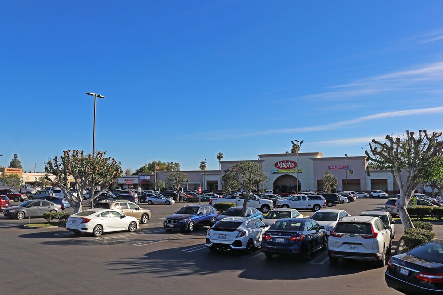 More Photos Of 17200-17288 Saticoy St, Van Nuys Unknown For Lease
