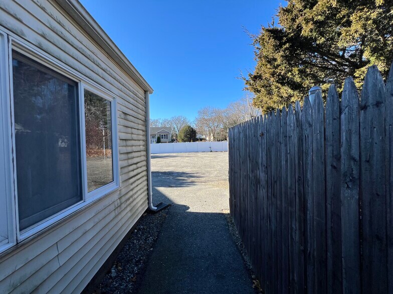 More Photos Of 128 Pleasant View Ave, Smithfield Freestanding For Lease