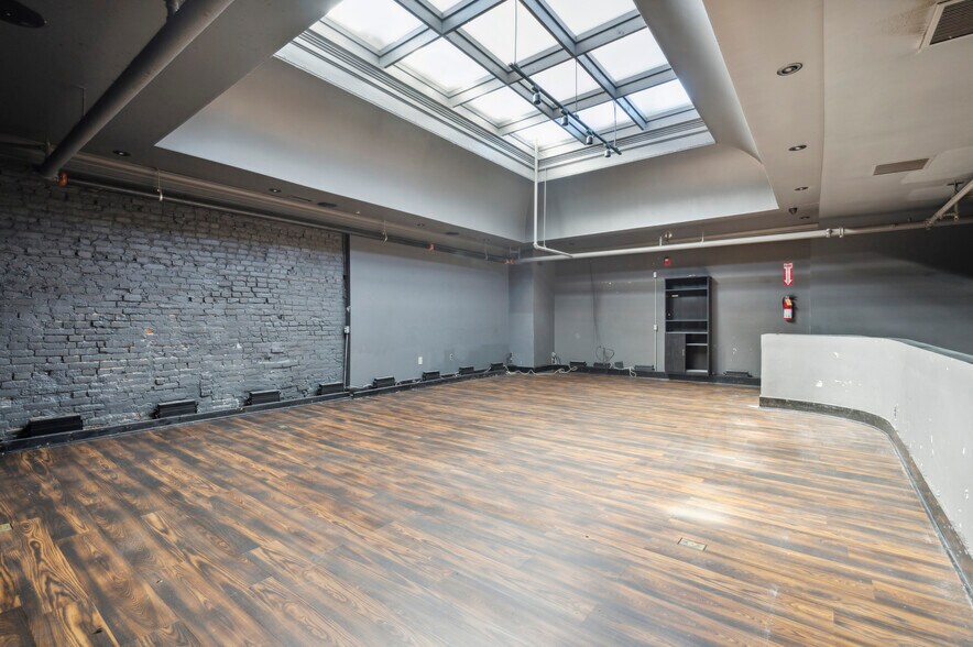 More Photos Of 312 Market St, Philadelphia Restaurant For Sale