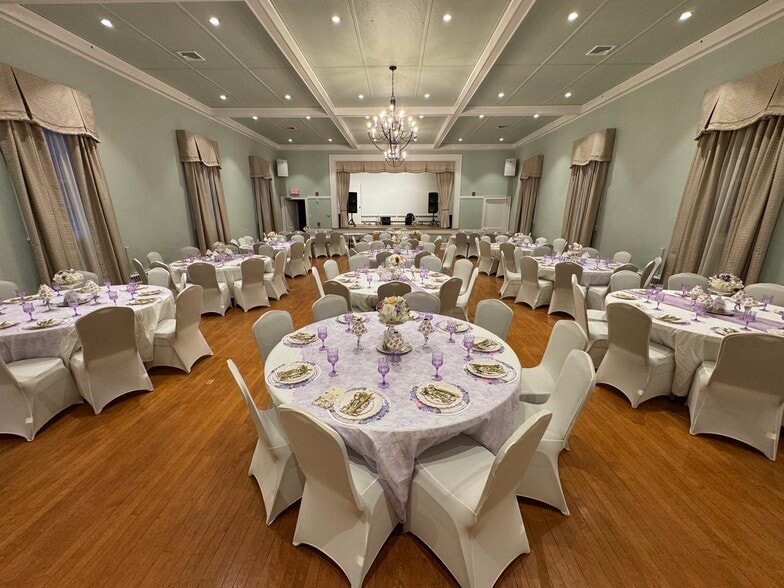 More Photos Of 43 Naubuc Ave, Glastonbury Flex For Sale