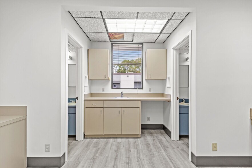 More Photos Of 6210 Samuel Wells, Jacksonville Medical For Sale