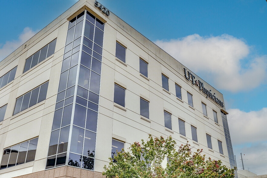 More Photos Of 5420 West Loop S, Bellaire Medical For Lease