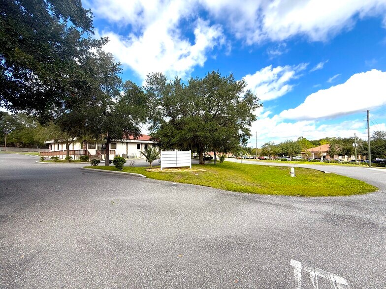 More Photos Of 301 Skyline Dr, Lady Lake Unknown For Lease