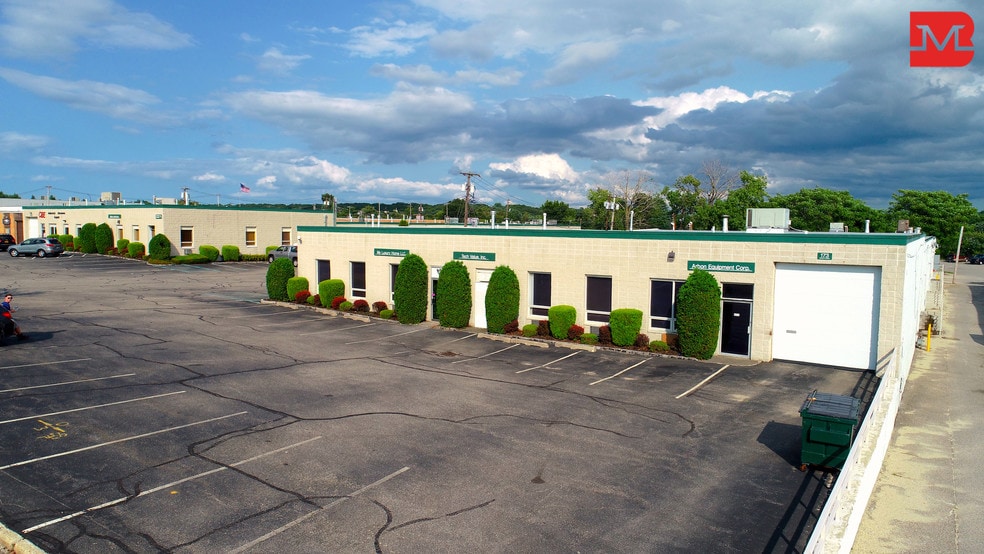 More Photos Of 14-38 East Mall, Plainview Warehouse For Lease