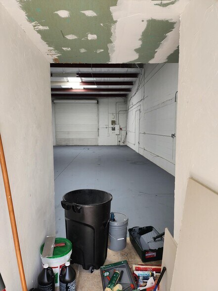 More Photos Of 5751 Houchin St, Naples Warehouse For Lease