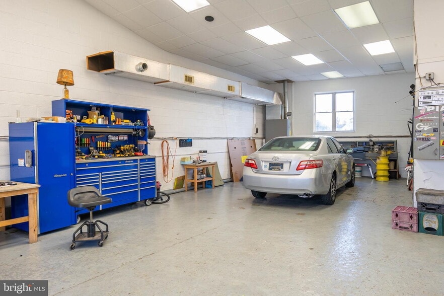 More Photos Of 112 Park Ave, Milford Flex For Sale