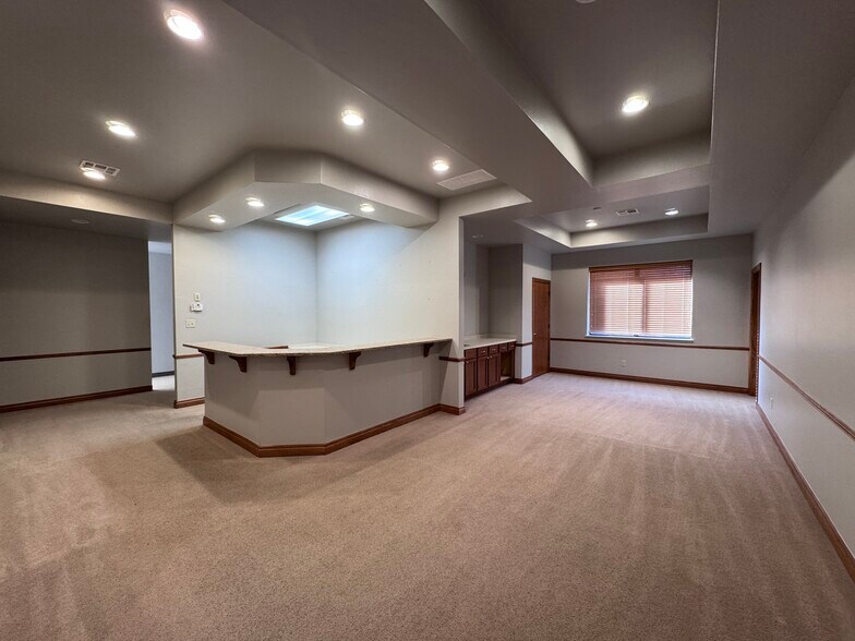 More Photos Of 1448 N Mustang Rd, Mustang Office For Lease